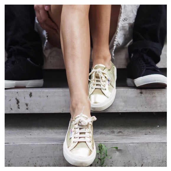 superga gold 2750